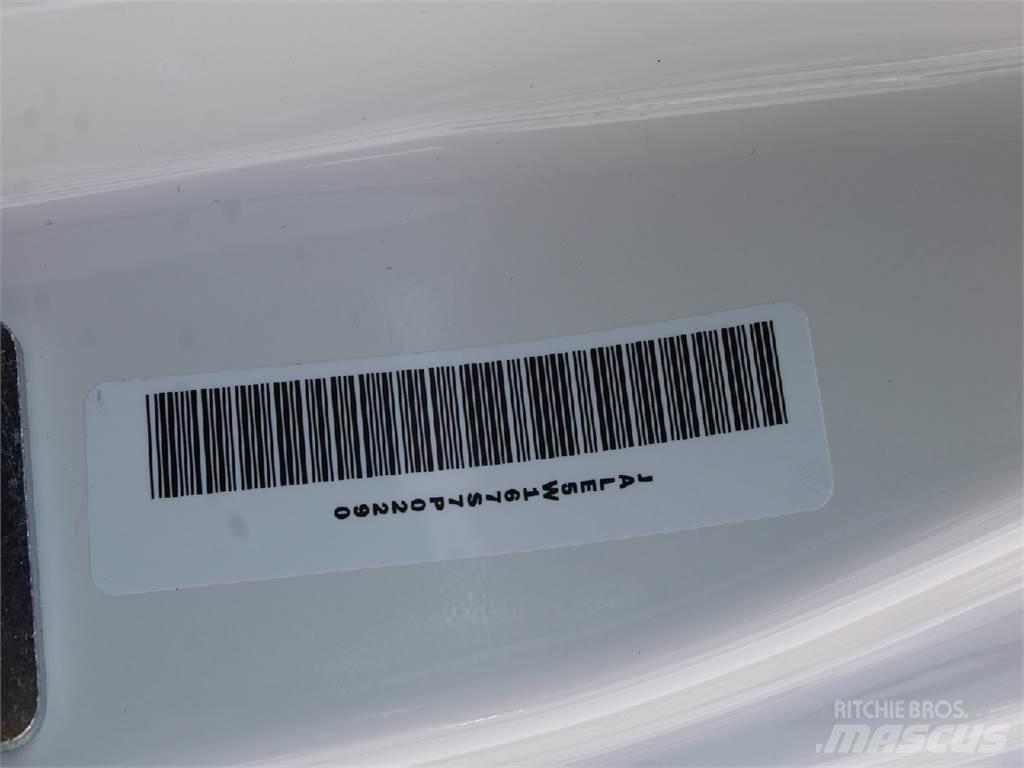Isuzu NRR Treileri ar āķi