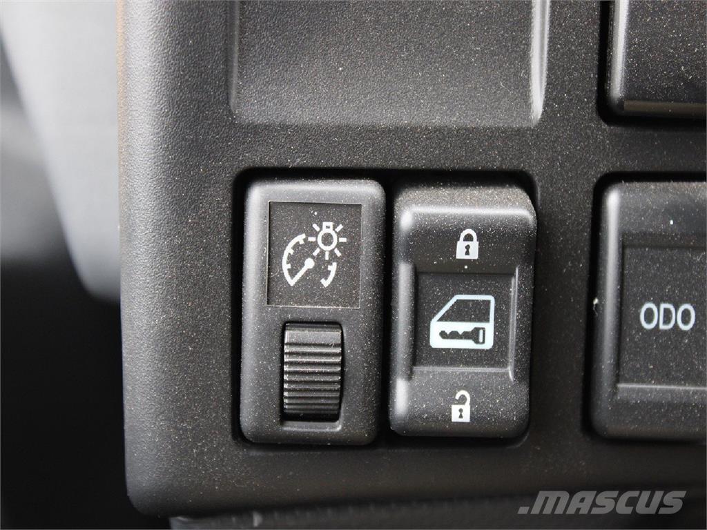 Isuzu NRR Kabeļu pacēlājs nomontējamām kravas mašīnām