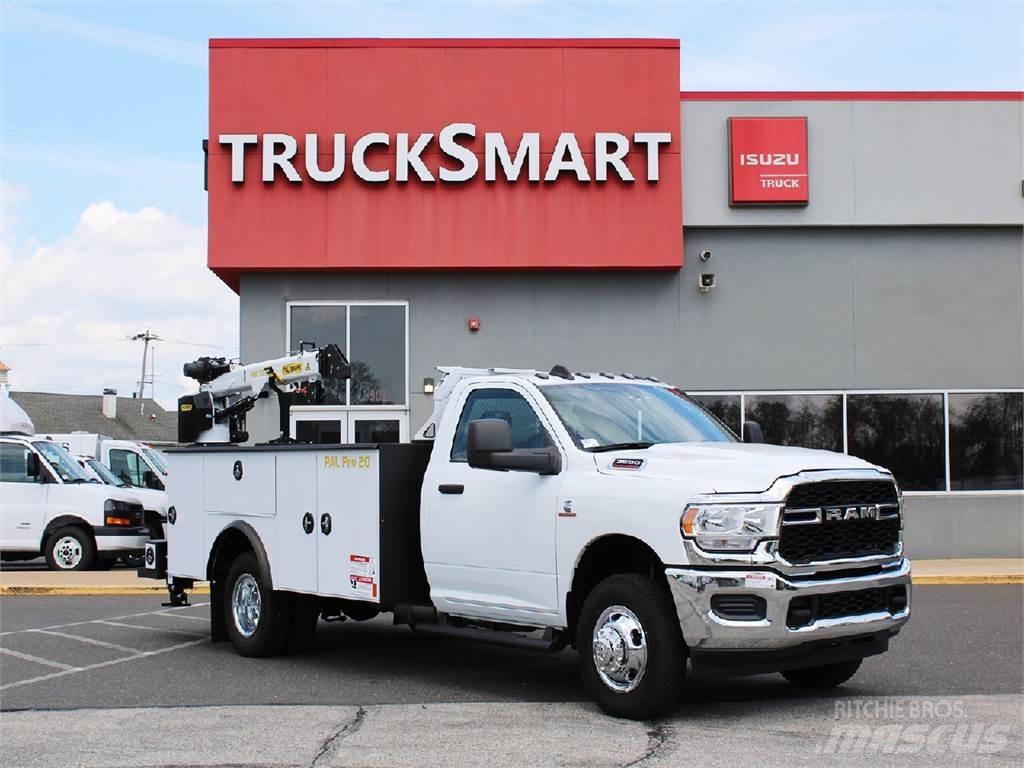 RAM 3500 Smagās mašīnas ar celtni