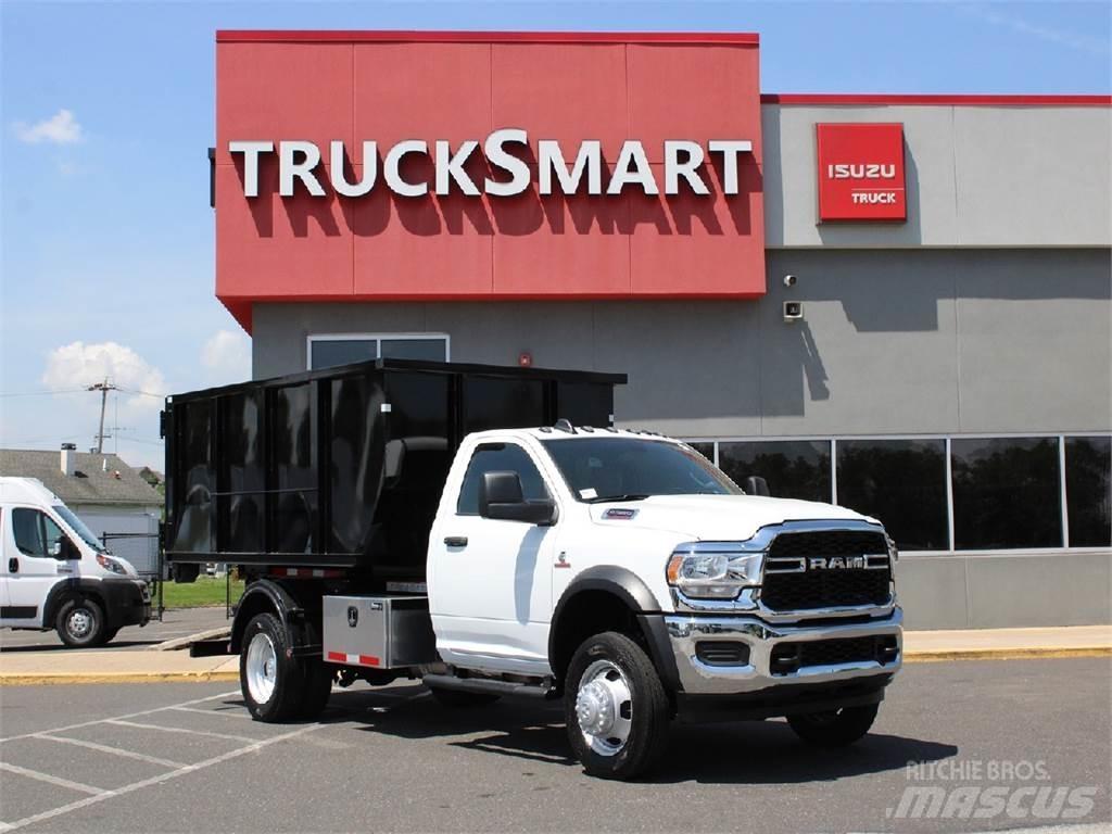 RAM 5500 Smagās mašīnas ar konteineriem