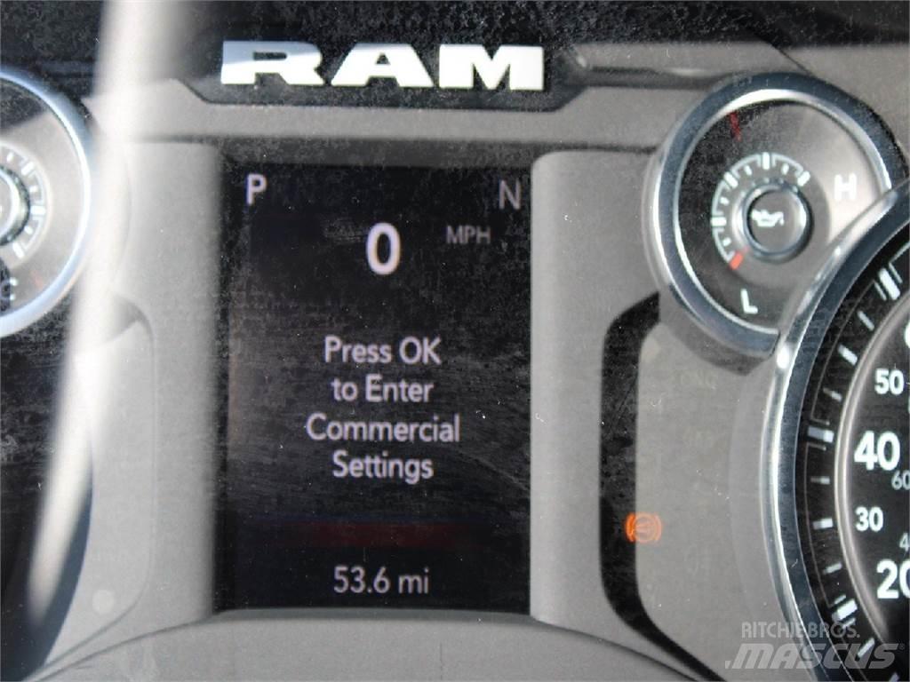 RAM 5500 Treileri ar āķi