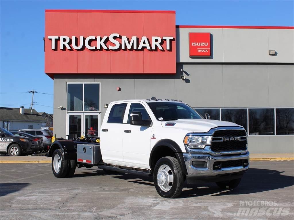 RAM 5500 Smagās mašīnas ar konteineriem