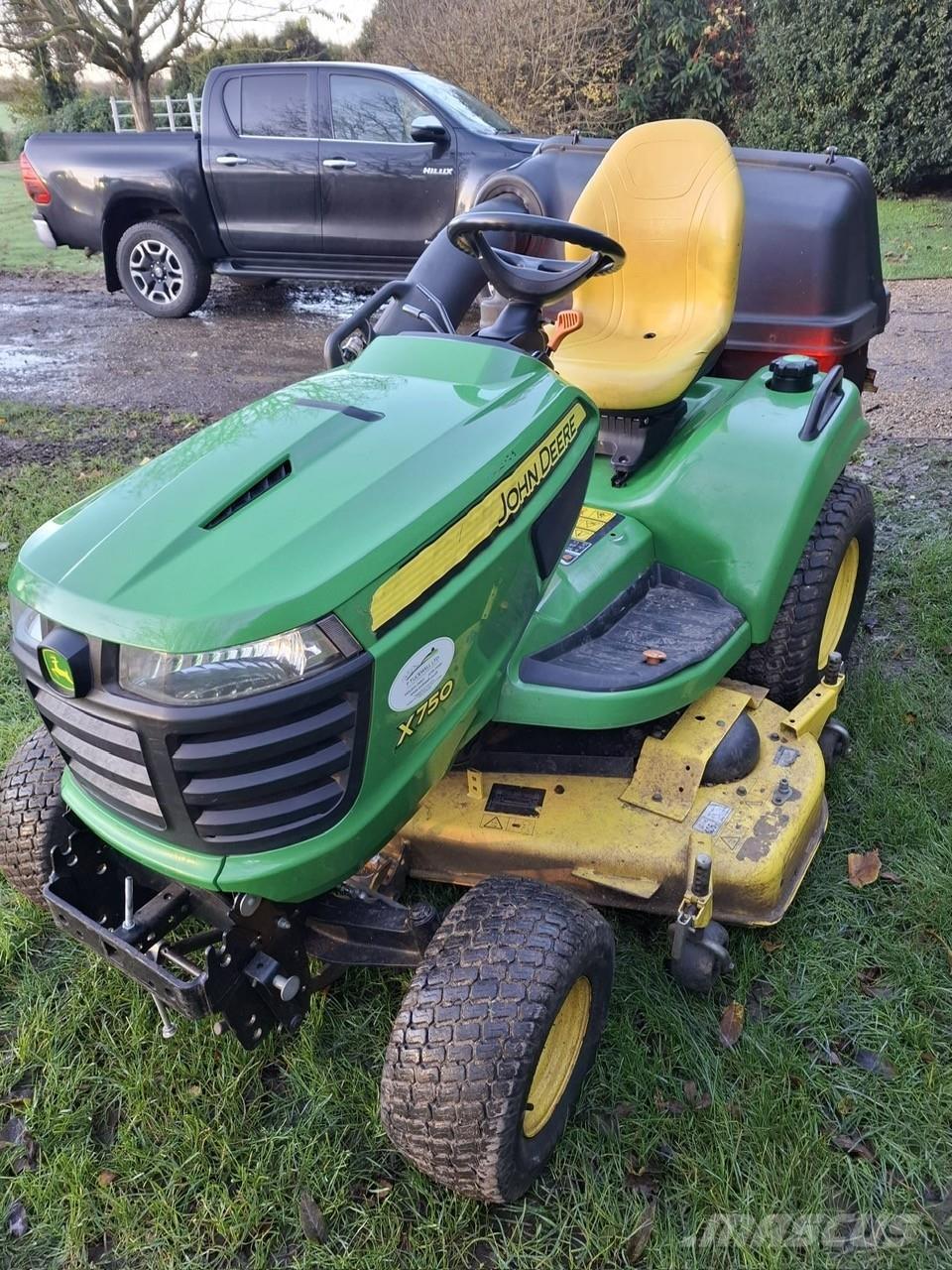 John Deere X750 Pļaujmašīnas