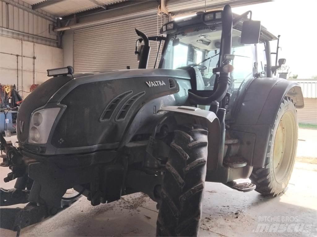 Valtra T183V Traktori