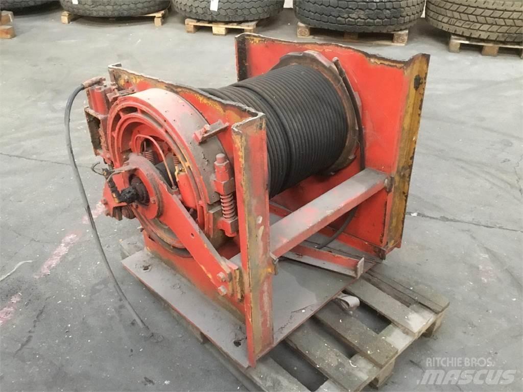 Kato NK 350 winch Pacēlāju/krānu aprīkojums