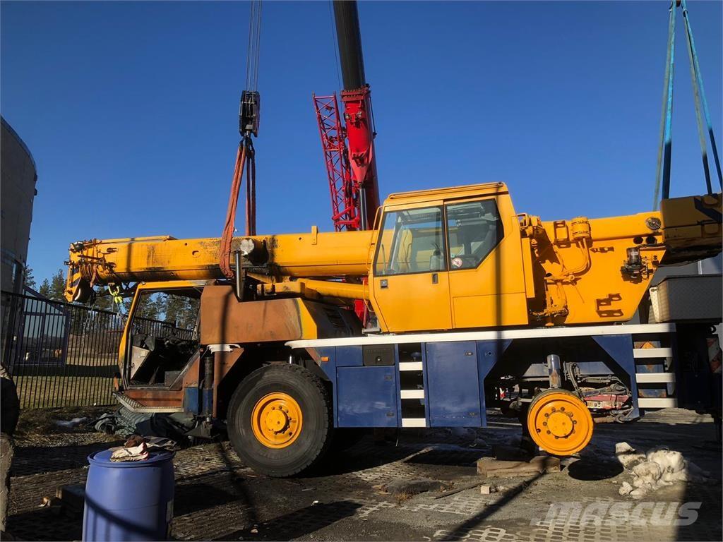 Liebherr LTM 1030-2 Visurgājēji celtņi
