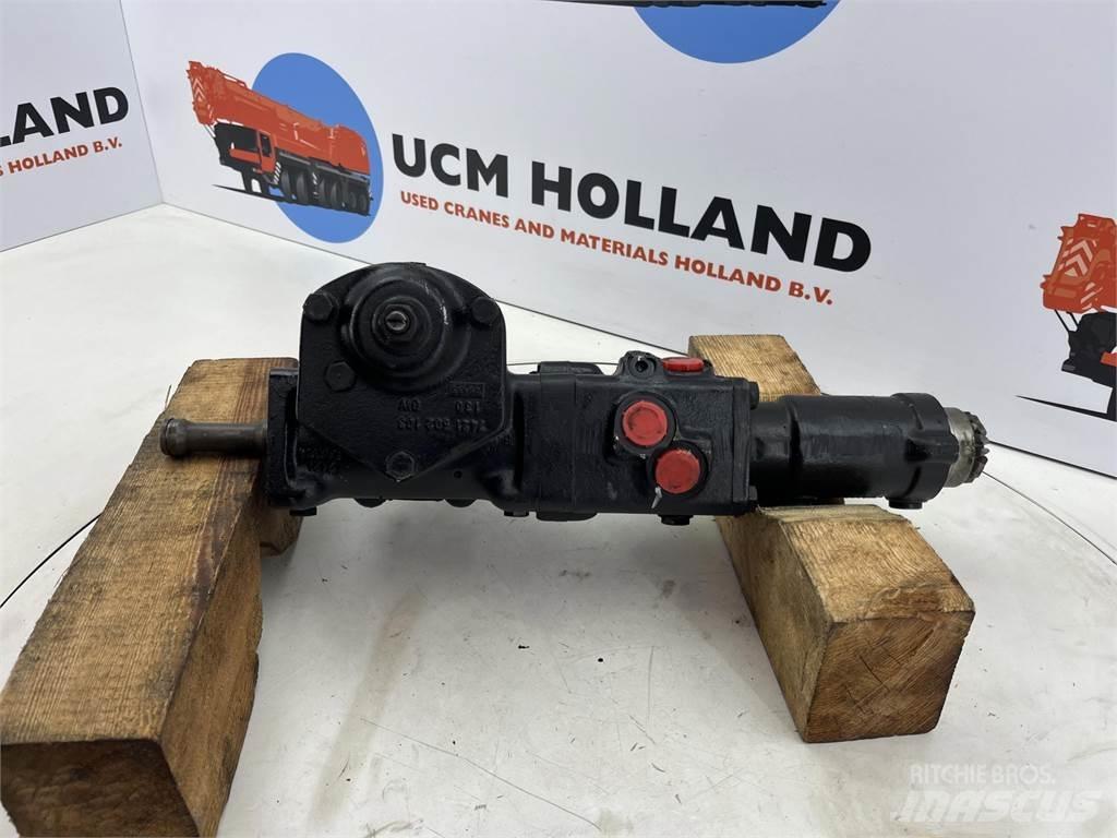  Steering box Pacēlāju/krānu aprīkojums
