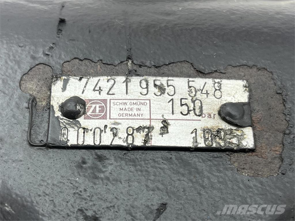  Steering box Pacēlāju/krānu aprīkojums