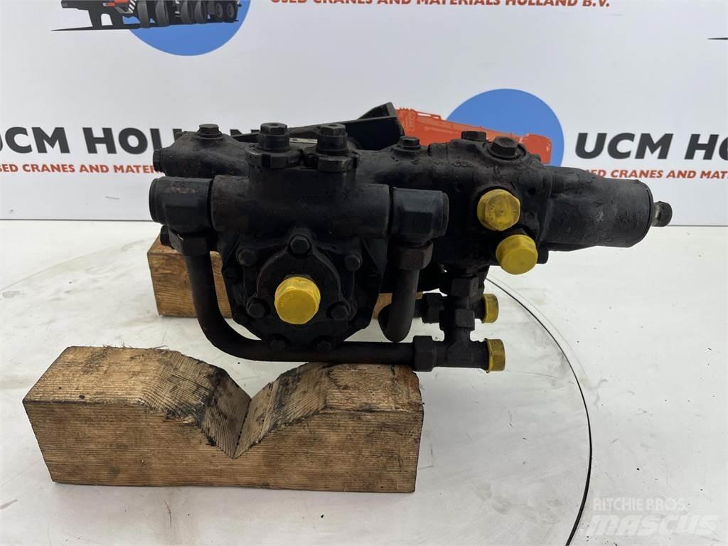  Steering box Pacēlāju/krānu aprīkojums