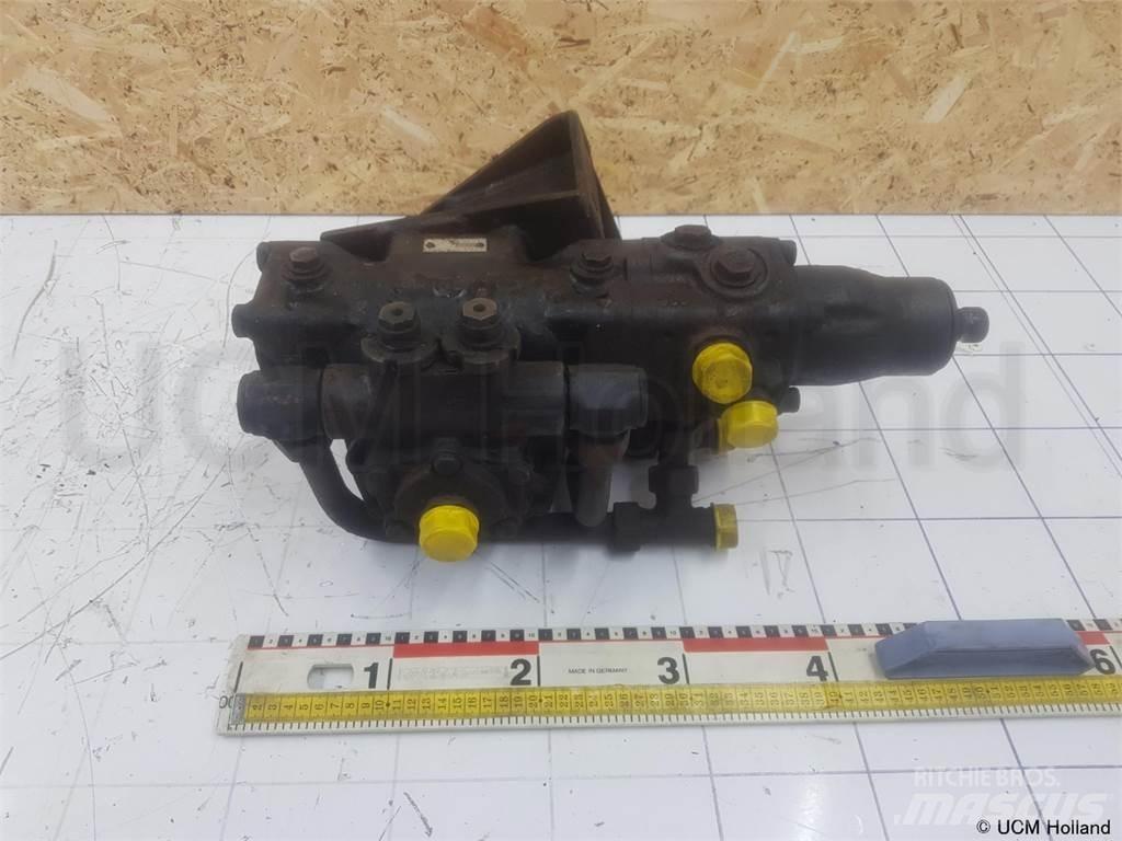  Steering box Pacēlāju/krānu aprīkojums