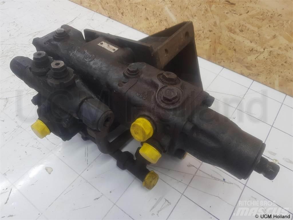  Steering box Pacēlāju/krānu aprīkojums