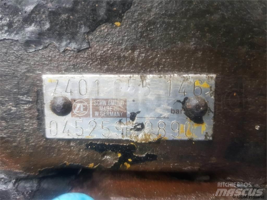  Steering box Pacēlāju/krānu aprīkojums