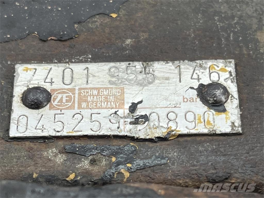  Steering box Pacēlāju/krānu aprīkojums