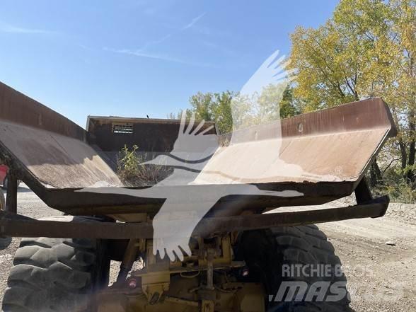 CAT D400D Artikulētie pašizgāzēji