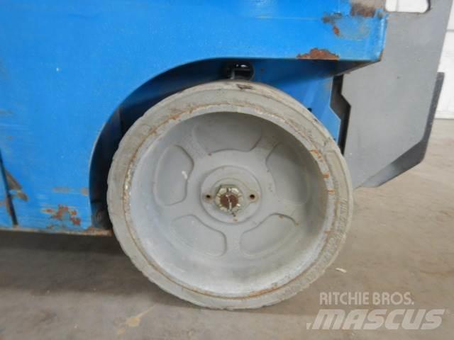 Genie GS2032 Šķerveida pacēlāji