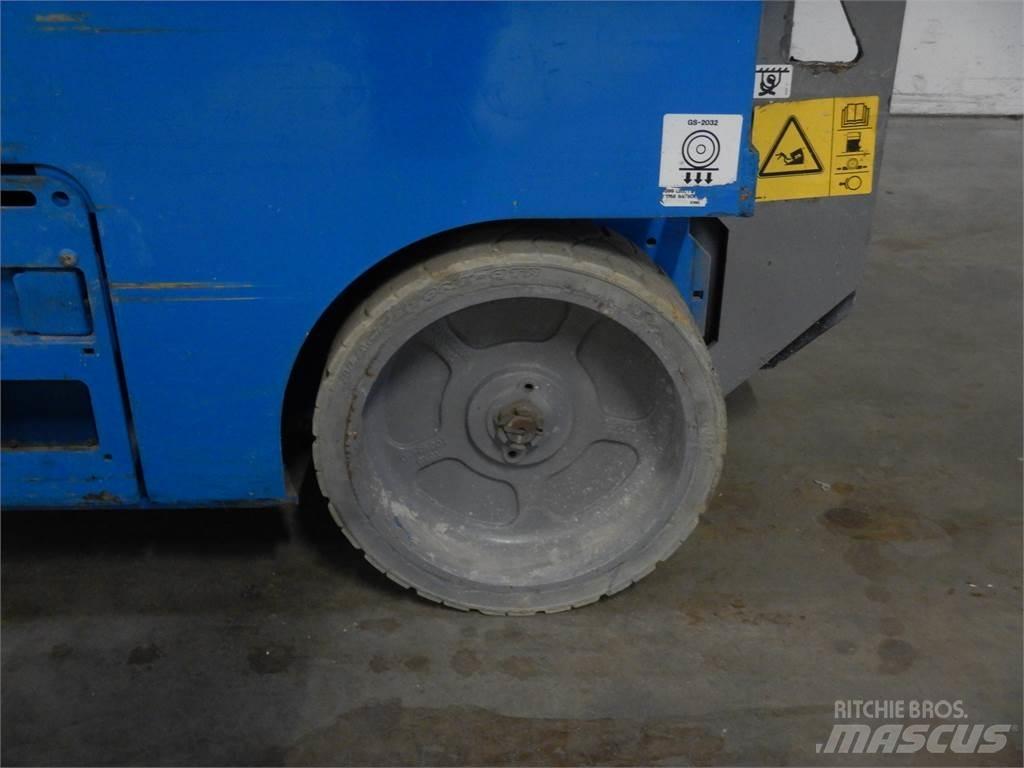 Genie GS2032 Šķerveida pacēlāji