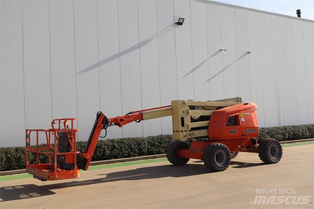 JLG 520AJ Strēles pacēlāji