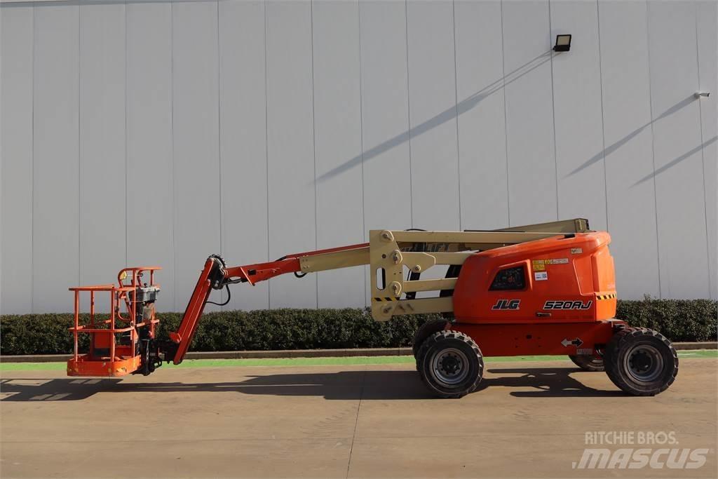 JLG 520AJ Strēles pacēlāji