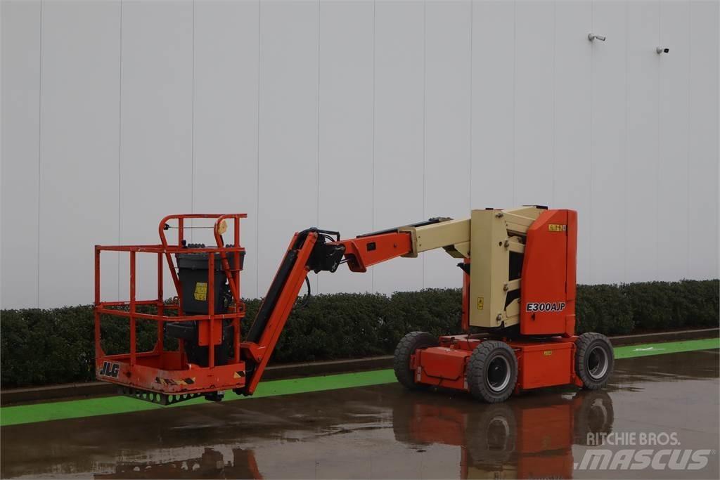 JLG E300AJP Strēles pacēlāji