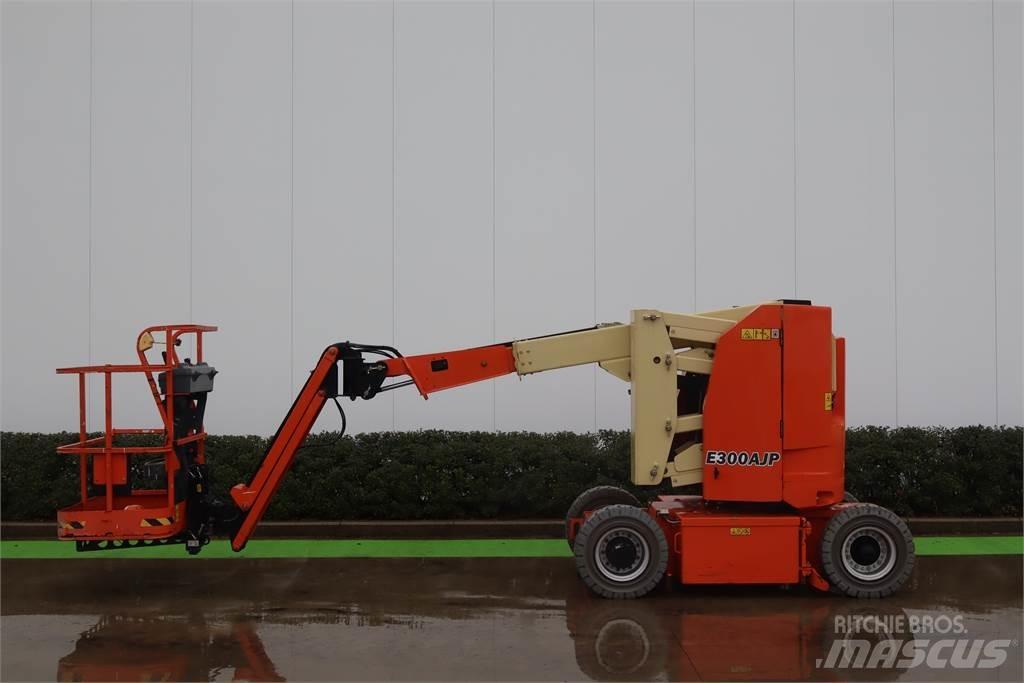 JLG E300AJP Strēles pacēlāji