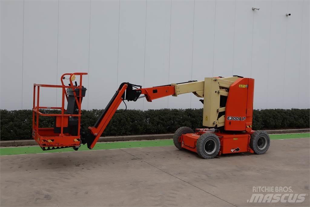 JLG E300AJP Strēles pacēlāji