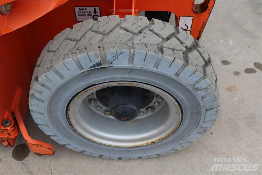 JLG E300AJP Strēles pacēlāji