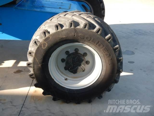 Manitou 200ATJ Strēles pacēlāji