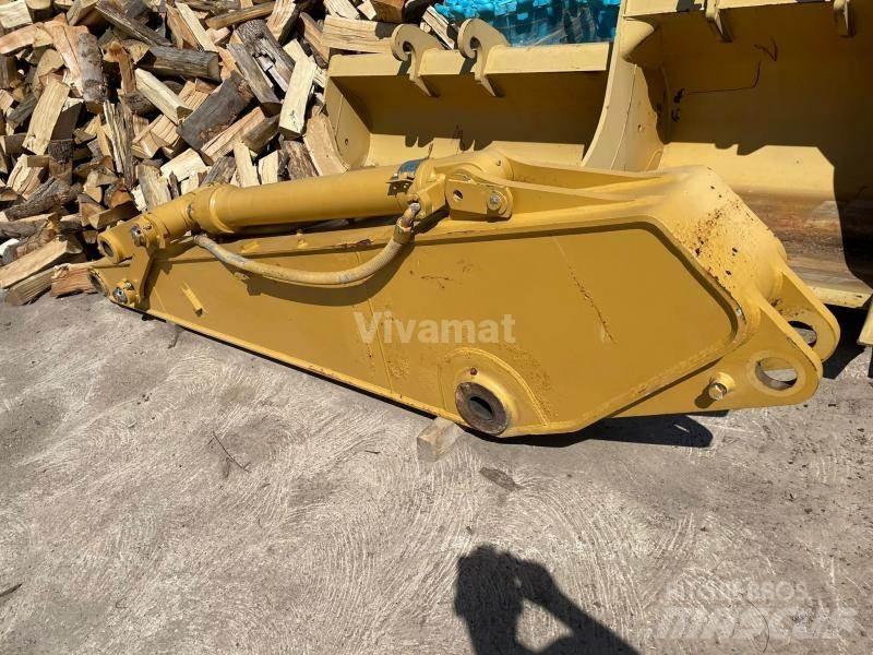CAT 320 Strēles un kausi