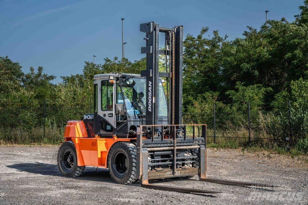 Doosan D 90-S-7 Tehnika ar dīzeļa dzinēju