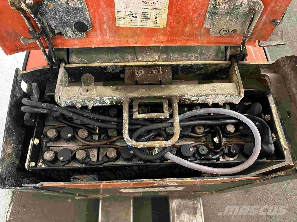 Toyota LPE 200 Zemie palešu pacēlāji