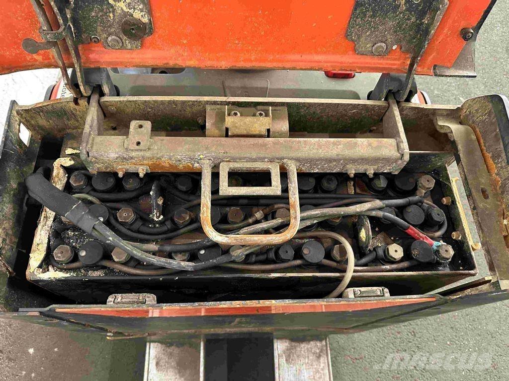 Toyota LPE 200 Zemie palešu pacēlāji