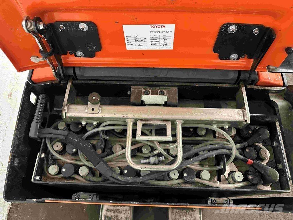 Toyota LPE 200 Zemie palešu pacēlāji