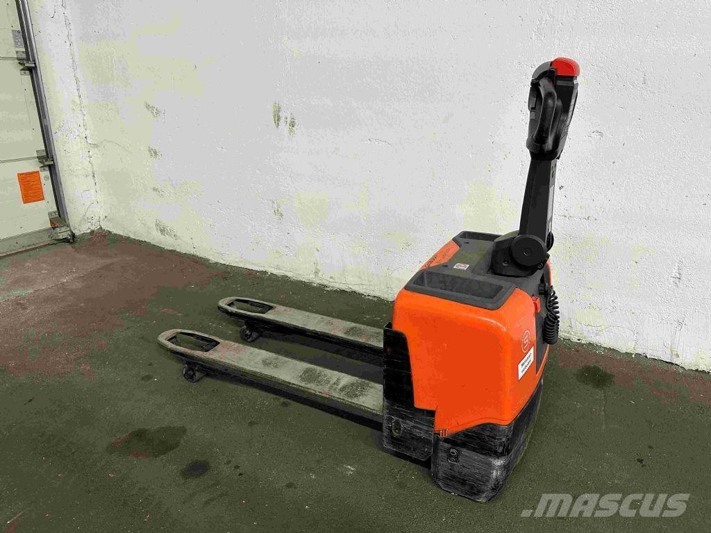 Toyota LWE 130 Zemie palešu pacēlāji