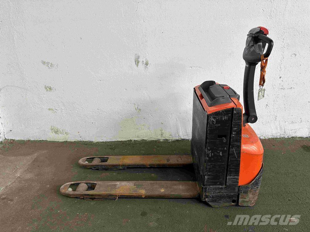 Toyota LWE 140 Zemie palešu pacēlāji