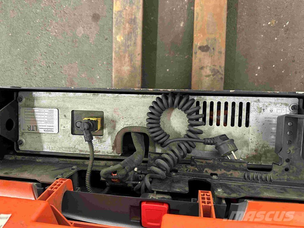 Toyota LWE 140 Zemie palešu pacēlāji