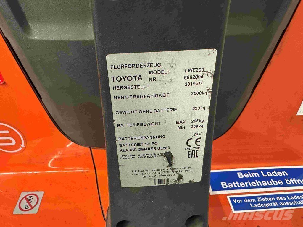 Toyota LWE 200 Zemie palešu pacēlāji