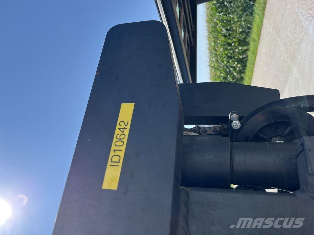 Doosan D30S-7 Tehnika ar dīzeļa dzinēju