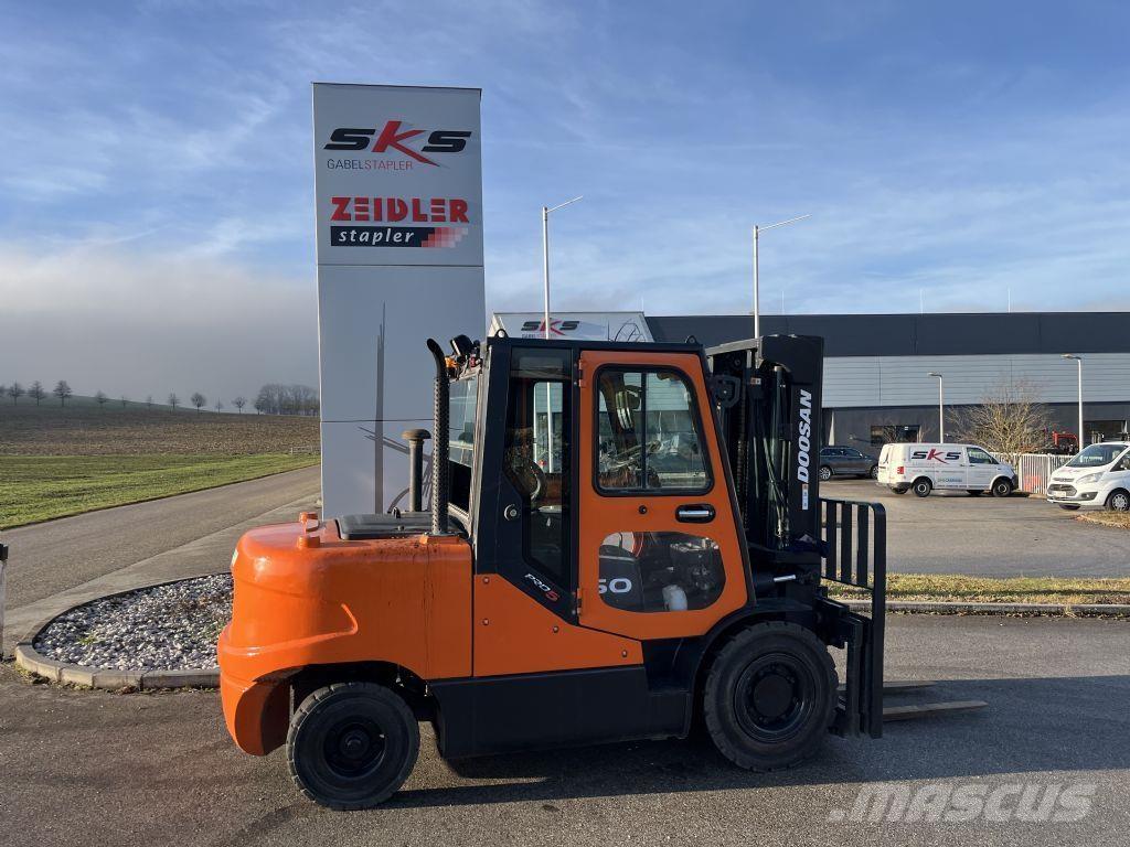 Doosan D50C-5 Tehnika ar dīzeļa dzinēju