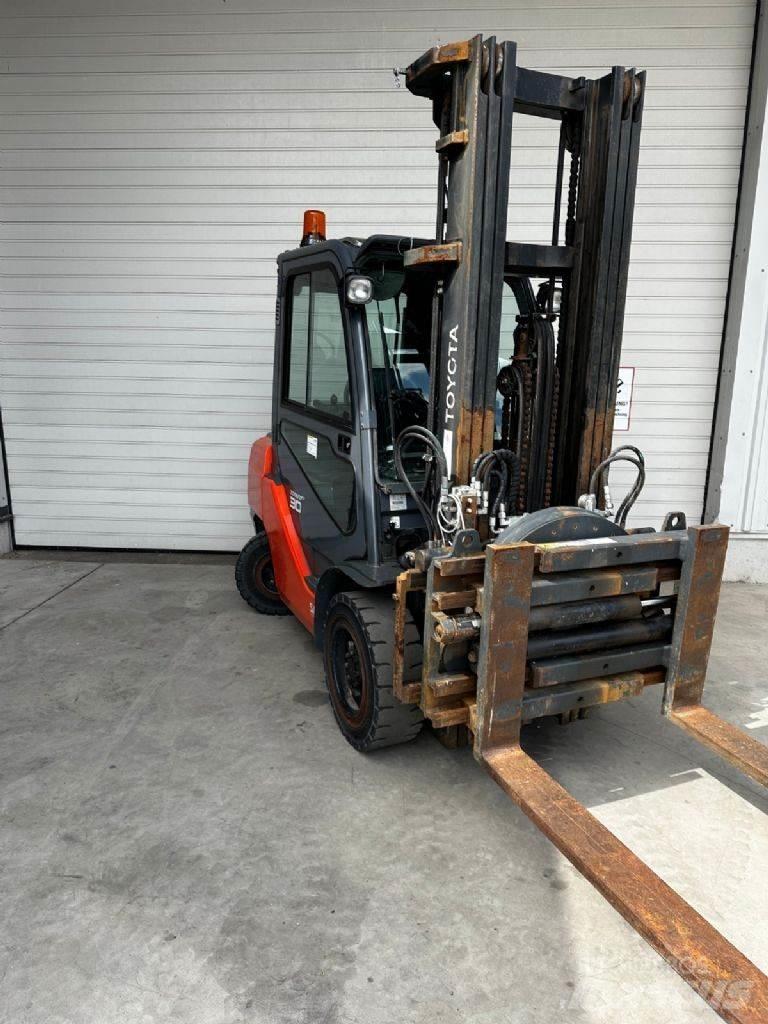 Toyota 06-8FD30F Tehnika ar dīzeļa dzinēju