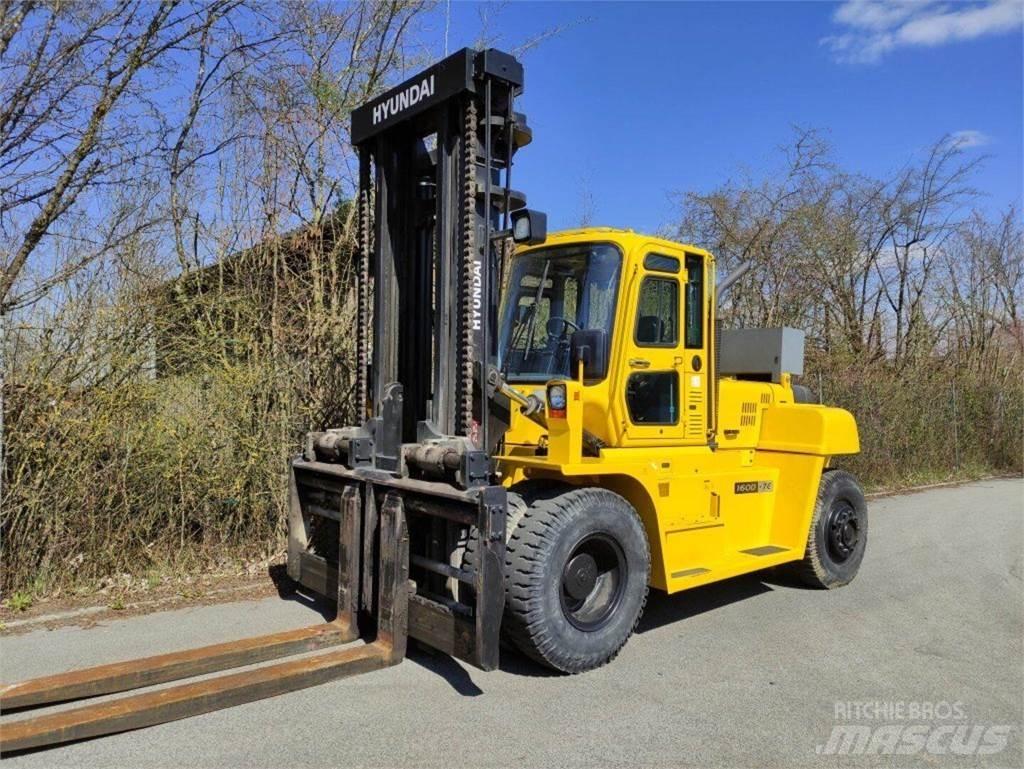 Hyundai 160D-7E Tehnika ar dīzeļa dzinēju