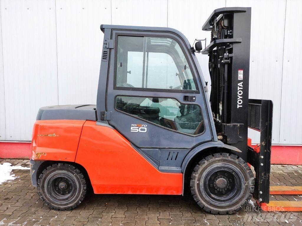 Toyota 40-8FD50N Tehnika ar dīzeļa dzinēju