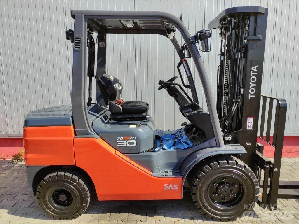Toyota 52-8FDF30 Tehnika ar dīzeļa dzinēju
