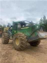 John Deere 748L