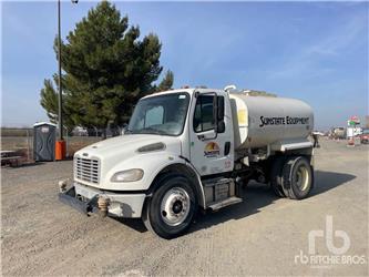 Freightliner M2106
