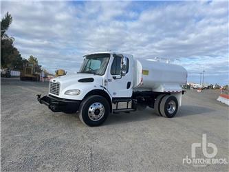 Freightliner M2106