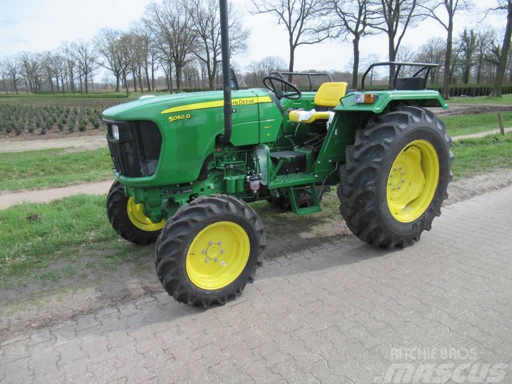 John Deere 5050 d Traktori