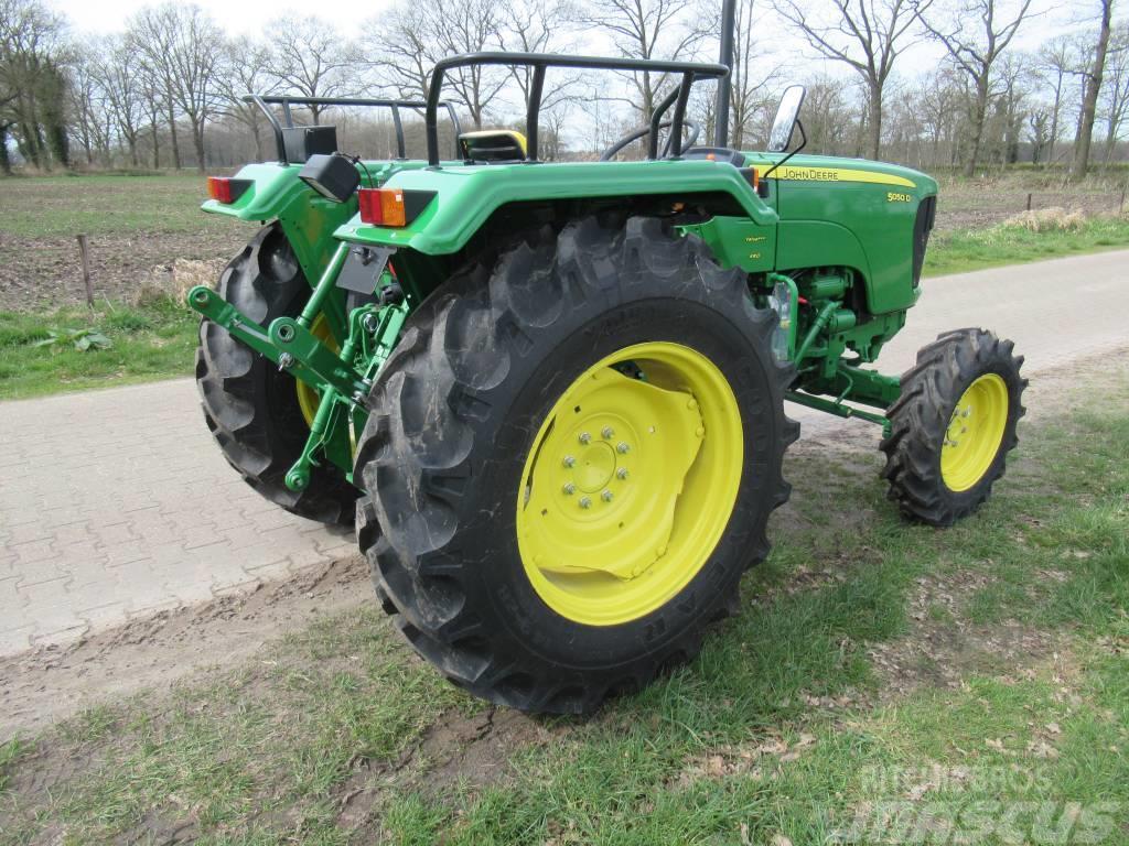 John Deere 5050 d Traktori