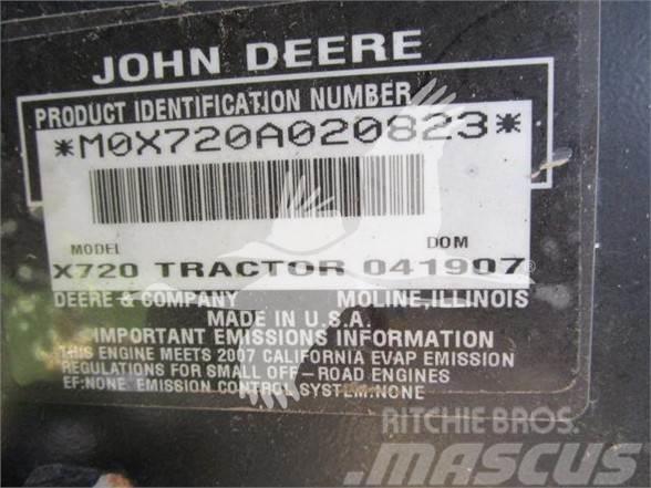 John Deere X720 Mauriņa traktors