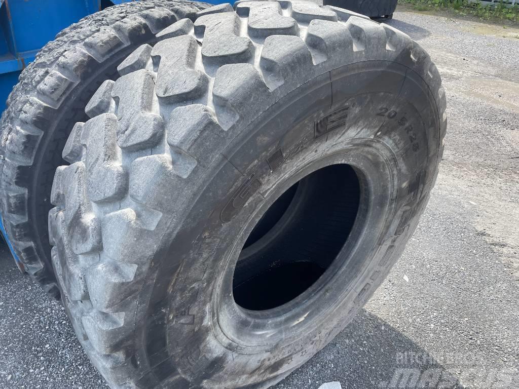  Däck Entreprenaddäck begagnade däck i olika dimens Tyres, wheels and rims