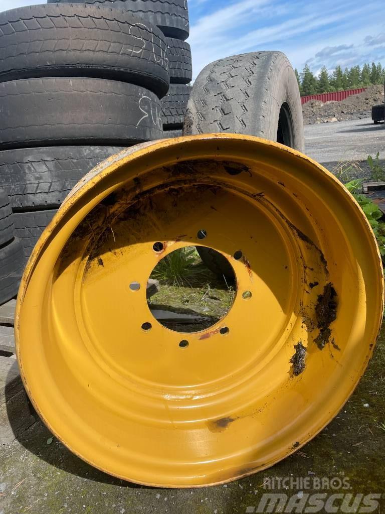  Däck Entreprenaddäck begagnade däck i olika dimens Tyres, wheels and rims